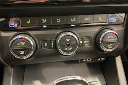 ruskea (beige) Skoda Octavia 2015 kuva 18.