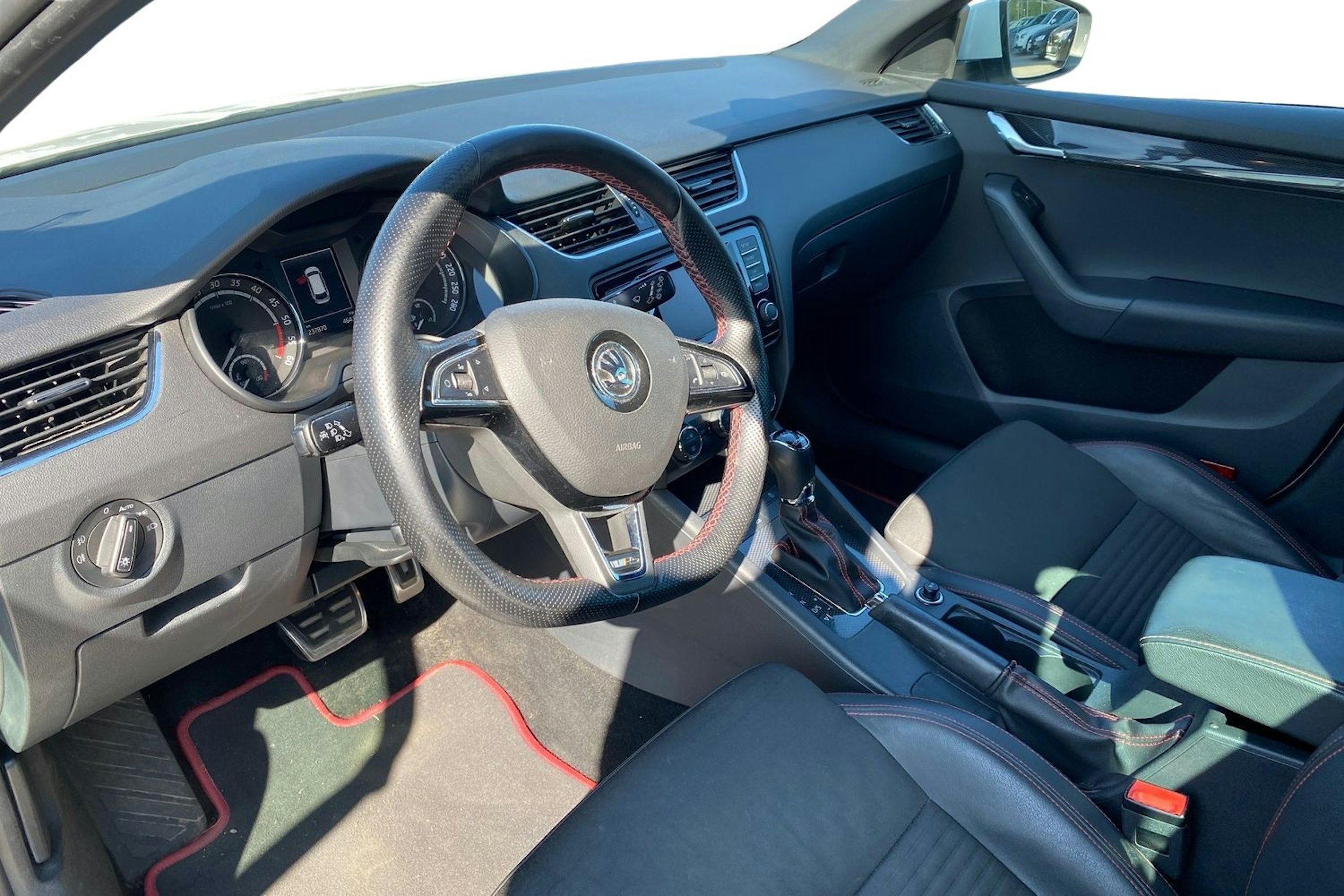 valkoinen Skoda Octavia 2015 kuva 3.