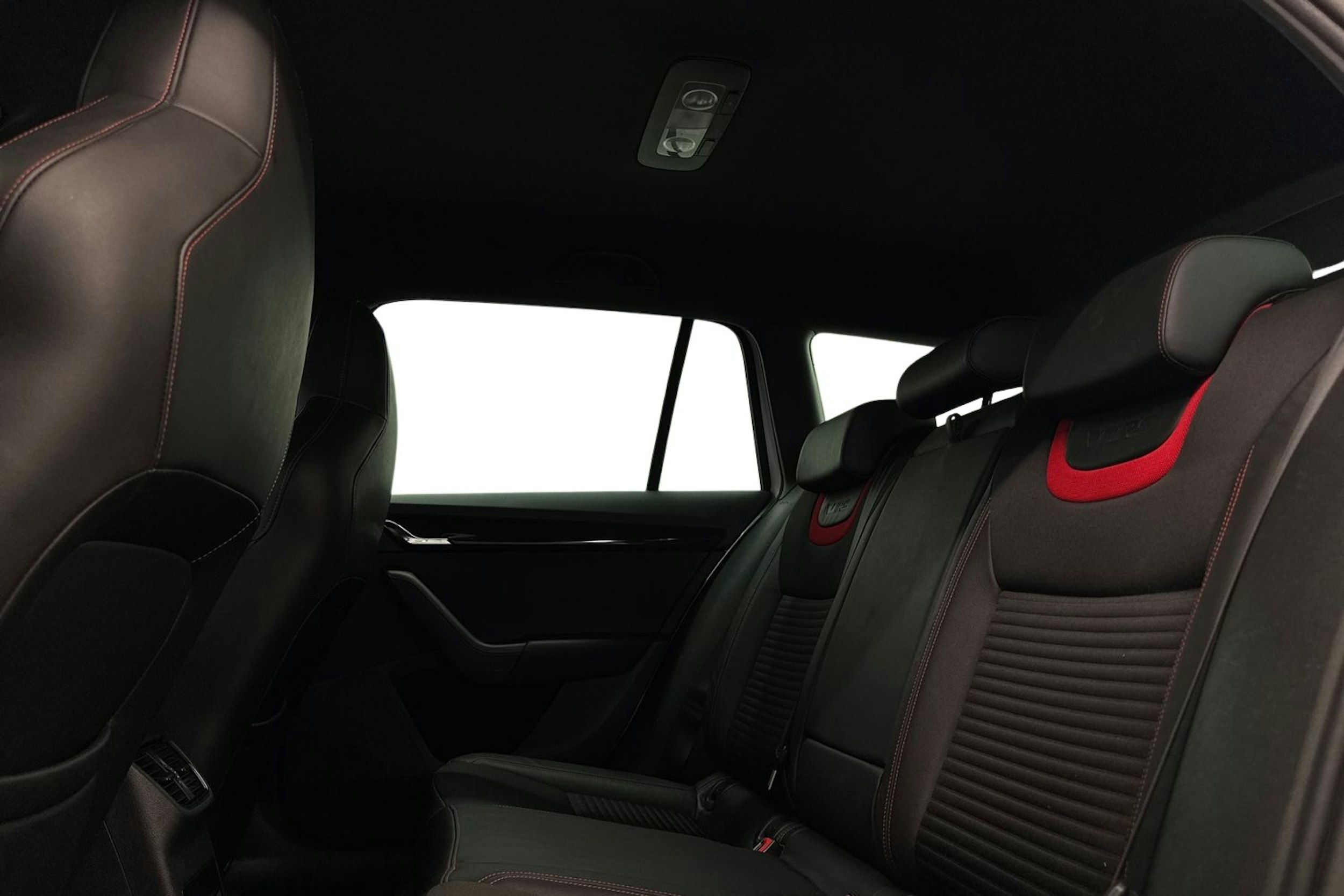 valkoinen Skoda Octavia 2015 kuva 10.