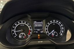 valkoinen Skoda Octavia 2015 kuva 17.
