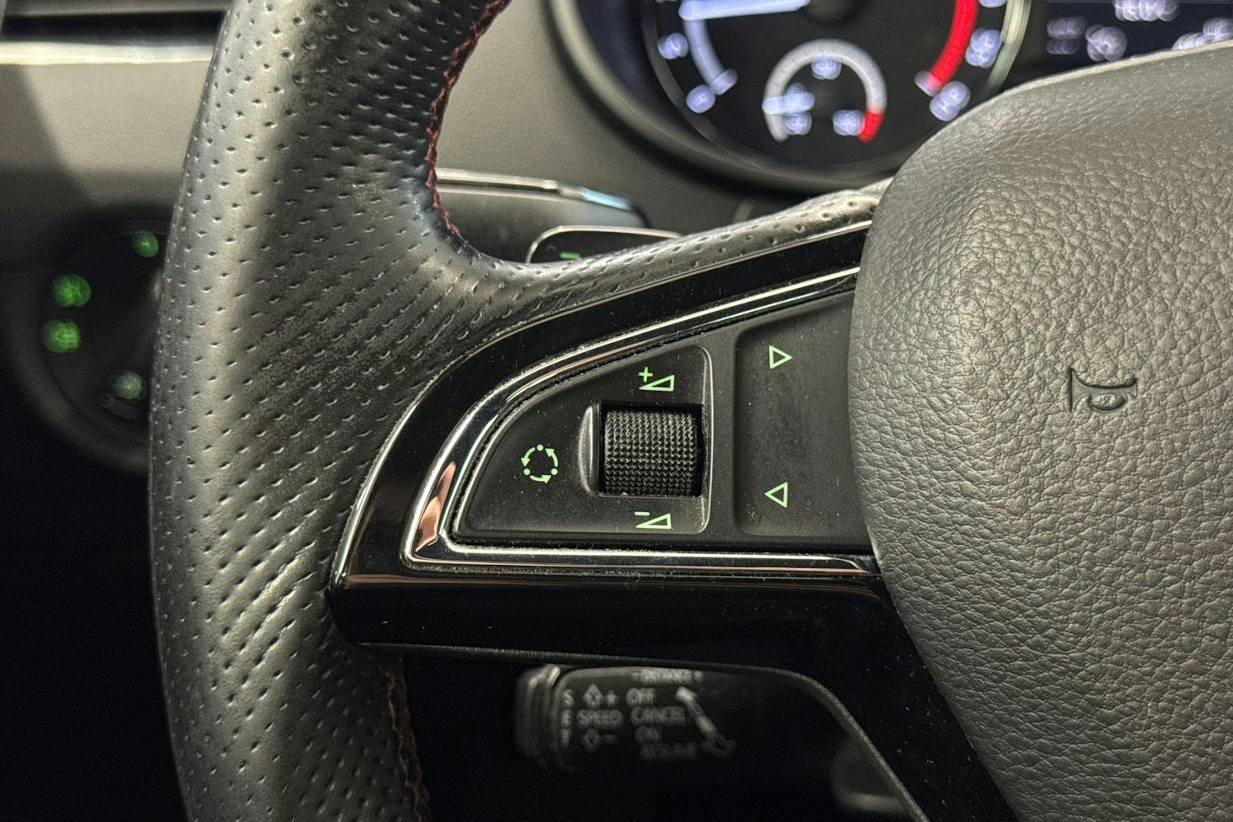 valkoinen Skoda Octavia 2015 kuva 18.