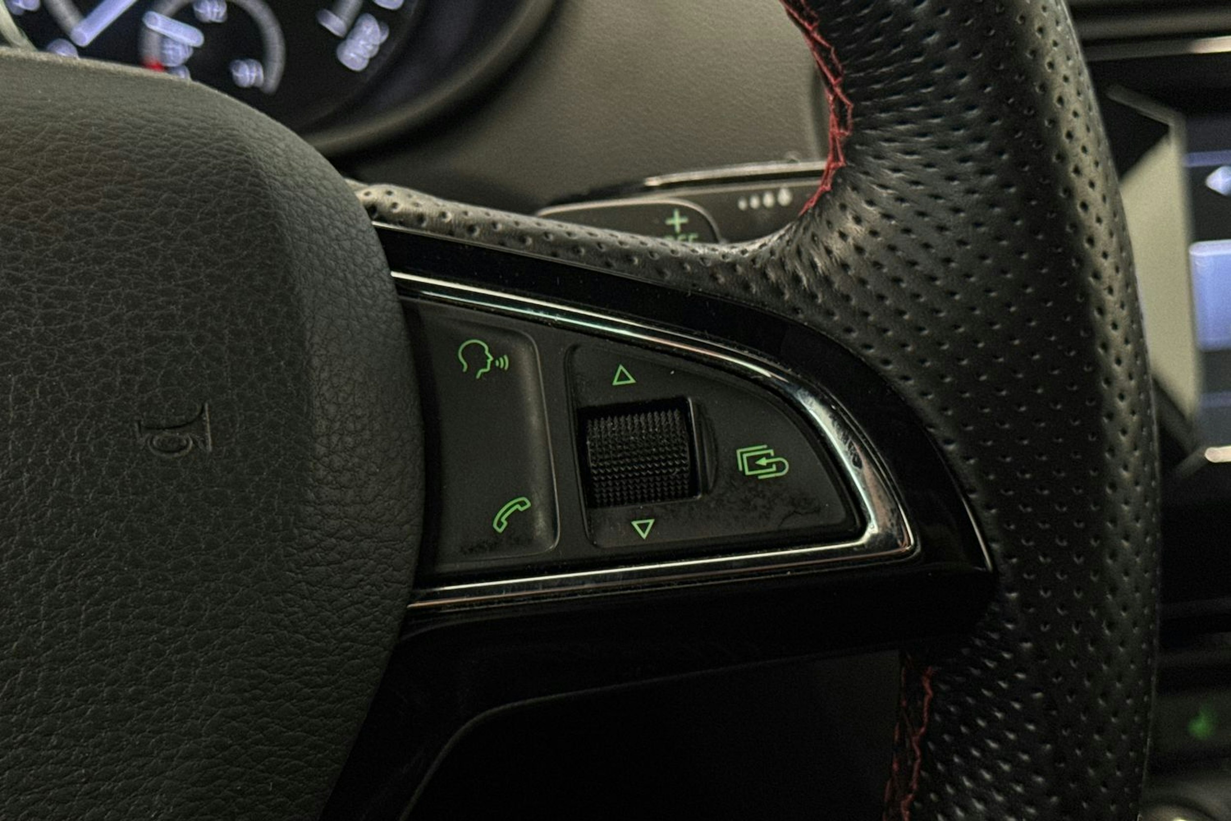 valkoinen Skoda Octavia 2015 kuva 19.