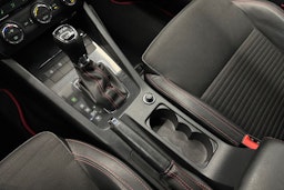 valkoinen Skoda Octavia 2015 kuva 22.