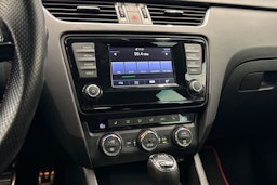 valkoinen Skoda Octavia 2015 kuva 23.