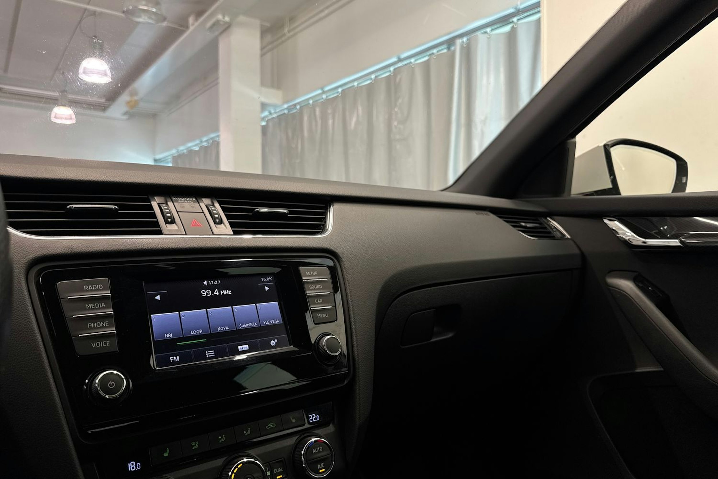 valkoinen Skoda Octavia 2015 kuva 24.