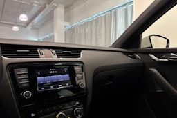 valkoinen Skoda Octavia 2015 kuva 24.