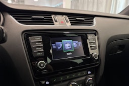 valkoinen Skoda Octavia 2015 kuva 26.