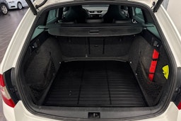 valkoinen Skoda Octavia 2015 kuva 30.