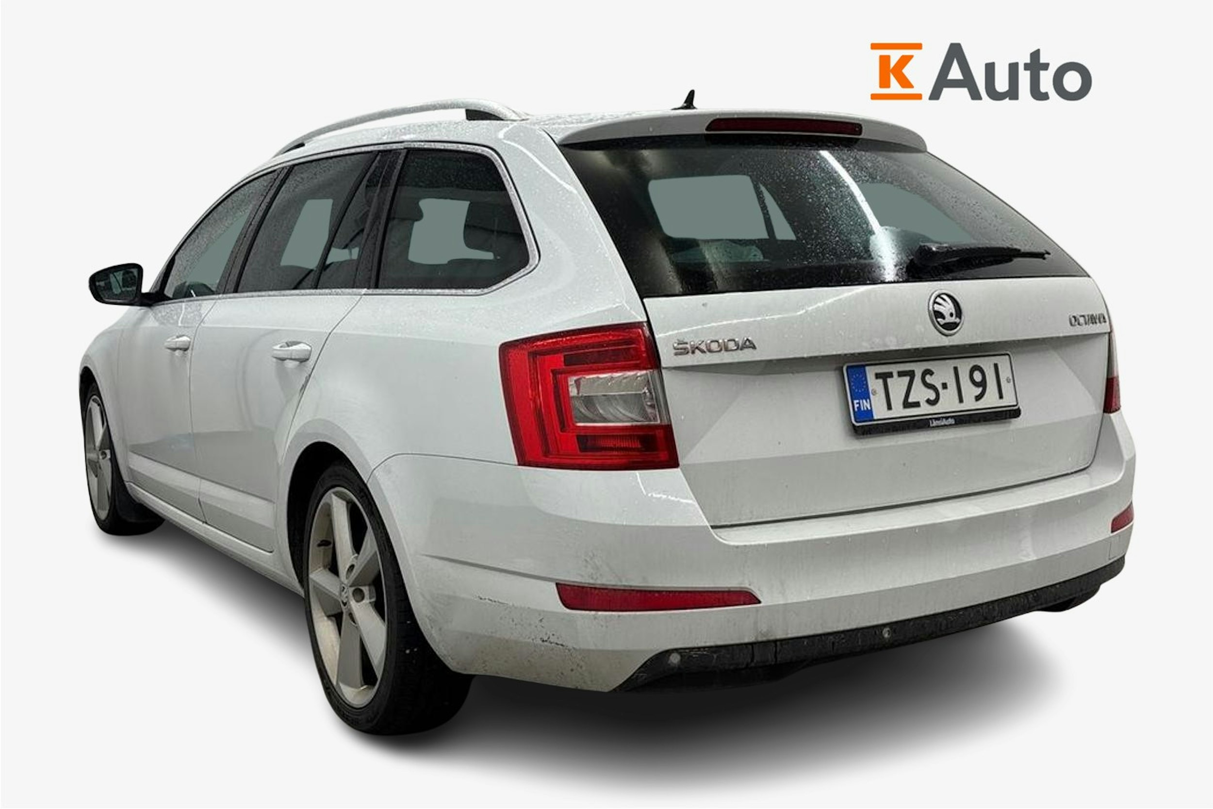 valkoinen Skoda Octavia 2015 kuva 2.