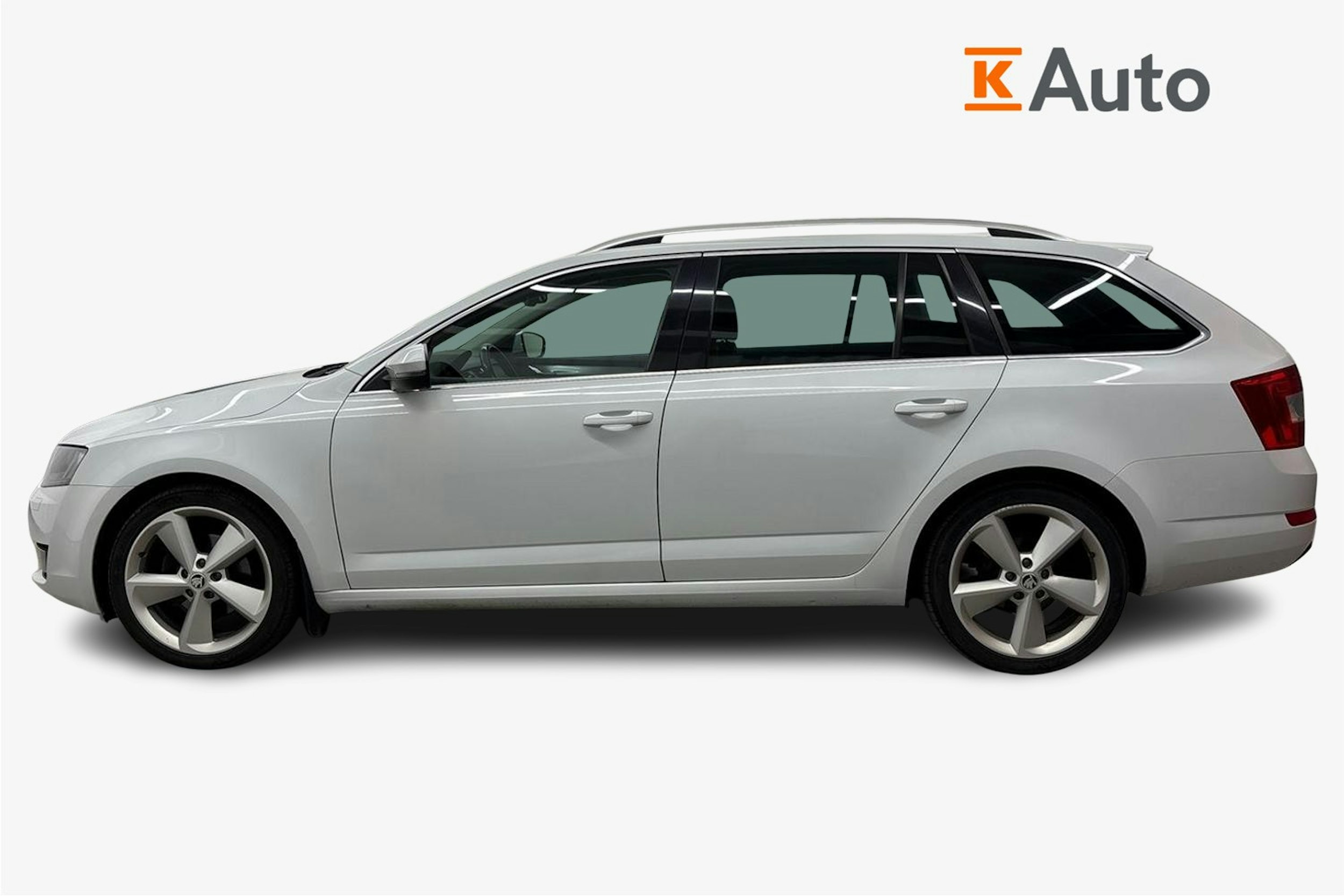 valkoinen Skoda Octavia 2015 kuva 6.