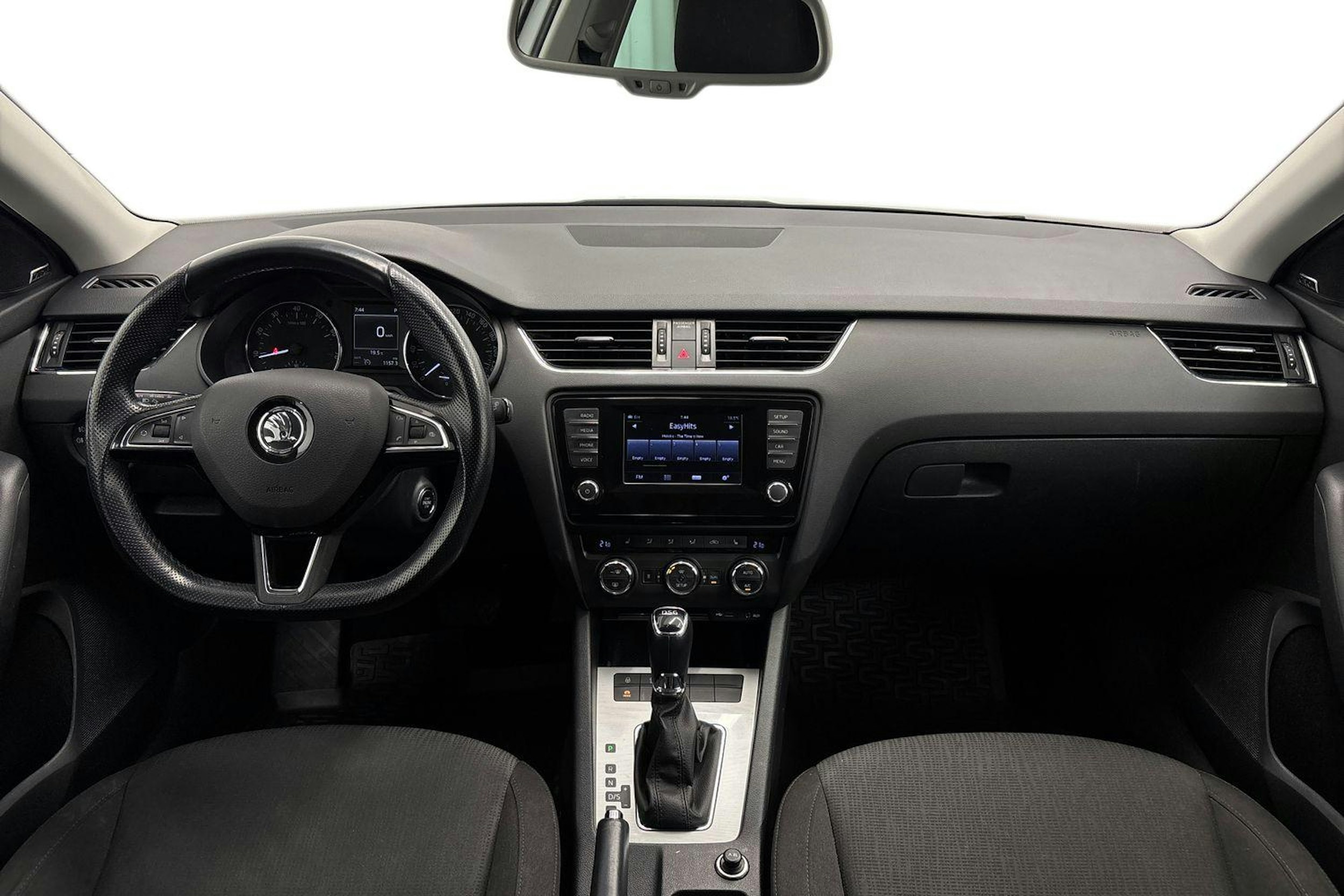 valkoinen Skoda Octavia 2015 kuva 9.