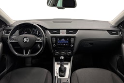 valkoinen Skoda Octavia 2015 kuva 9.