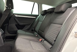 valkoinen Skoda Octavia 2015 kuva 10.