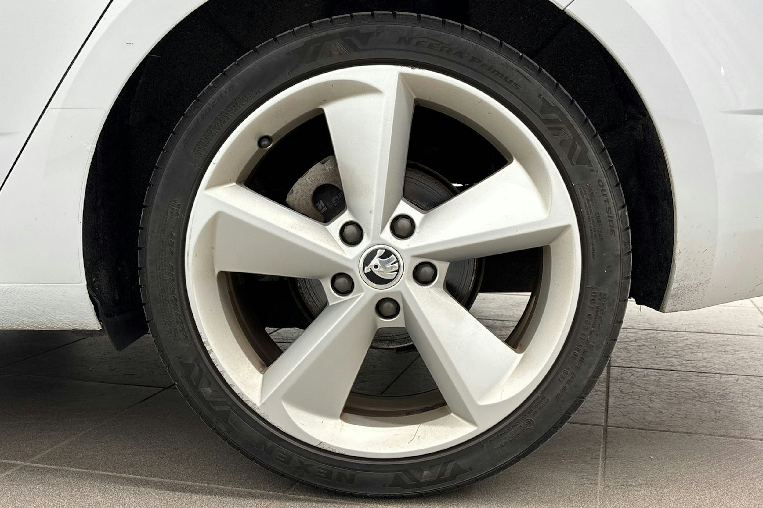 valkoinen Skoda Octavia 2015 kuva 11.