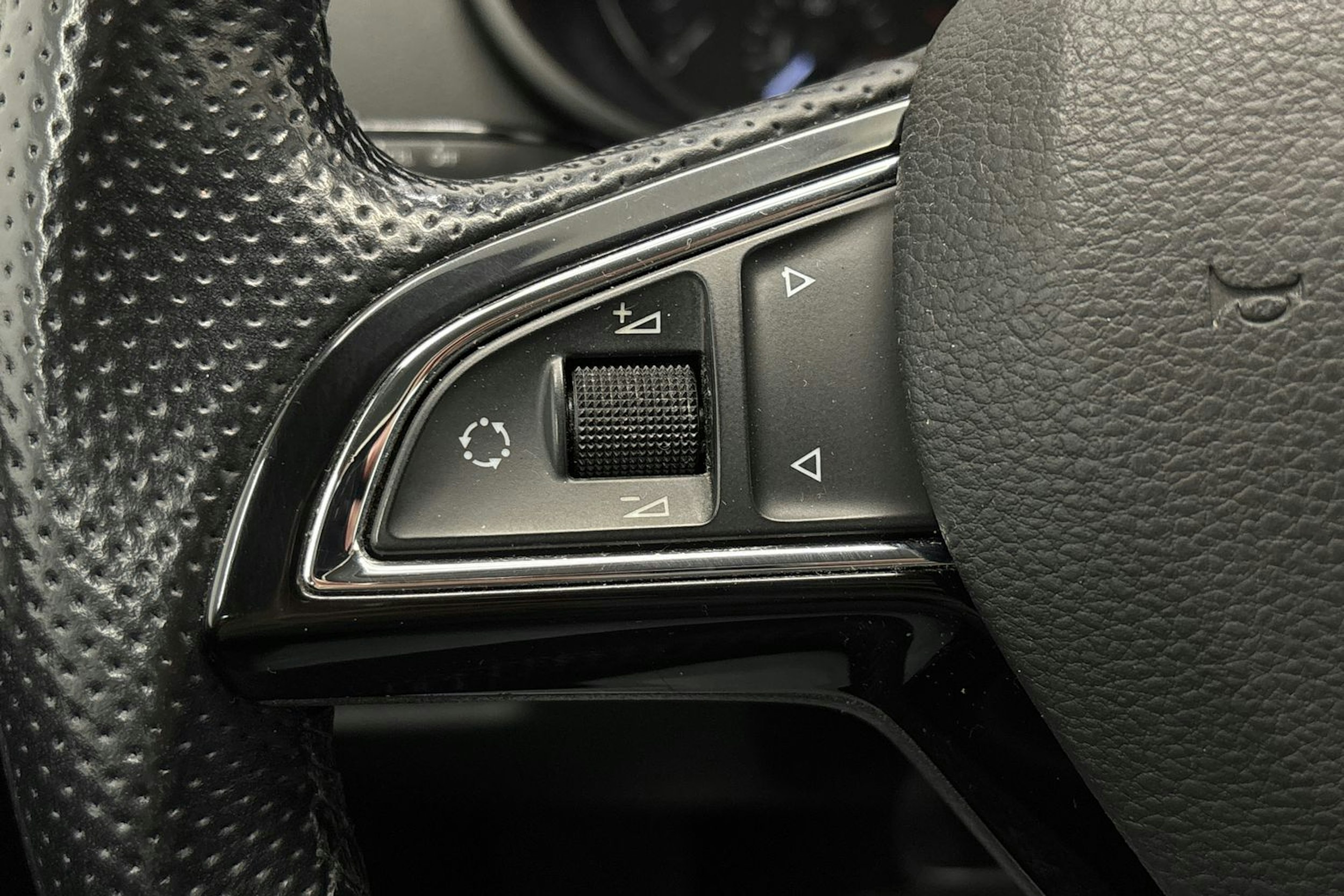valkoinen Skoda Octavia 2015 kuva 15.