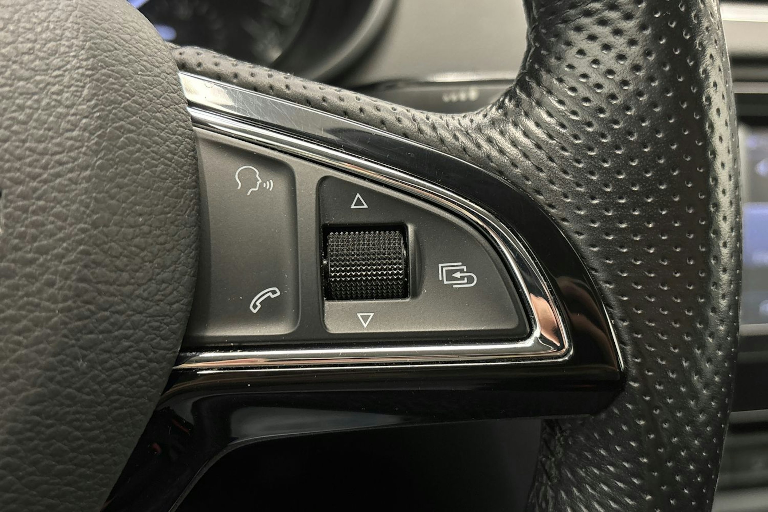 valkoinen Skoda Octavia 2015 kuva 16.