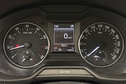 valkoinen Skoda Octavia 2015 kuva 18.