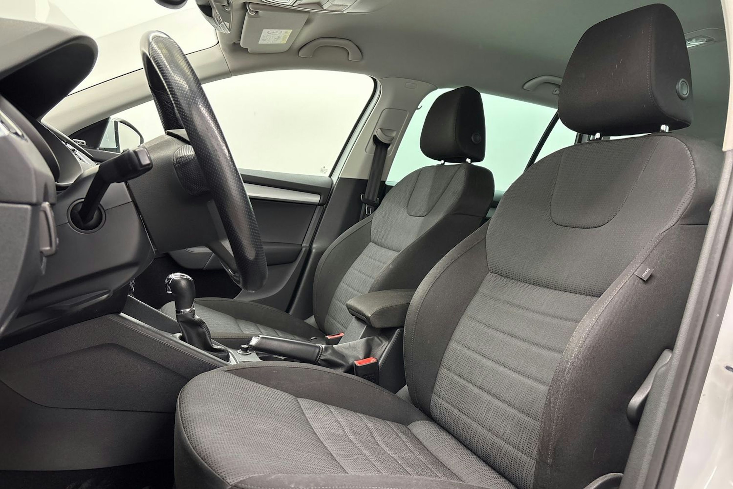 valkoinen Skoda Octavia 2015 kuva 19.