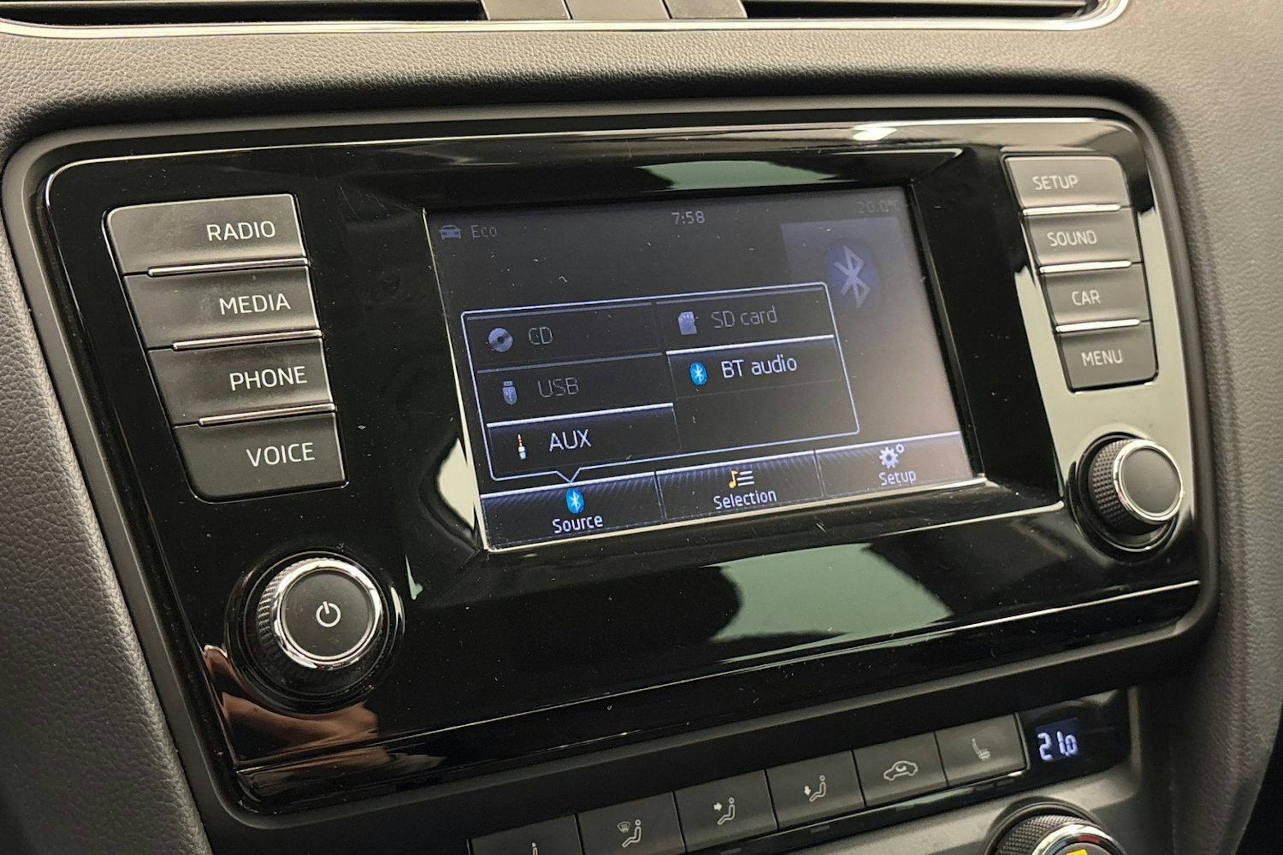valkoinen Skoda Octavia 2015 kuva 24.