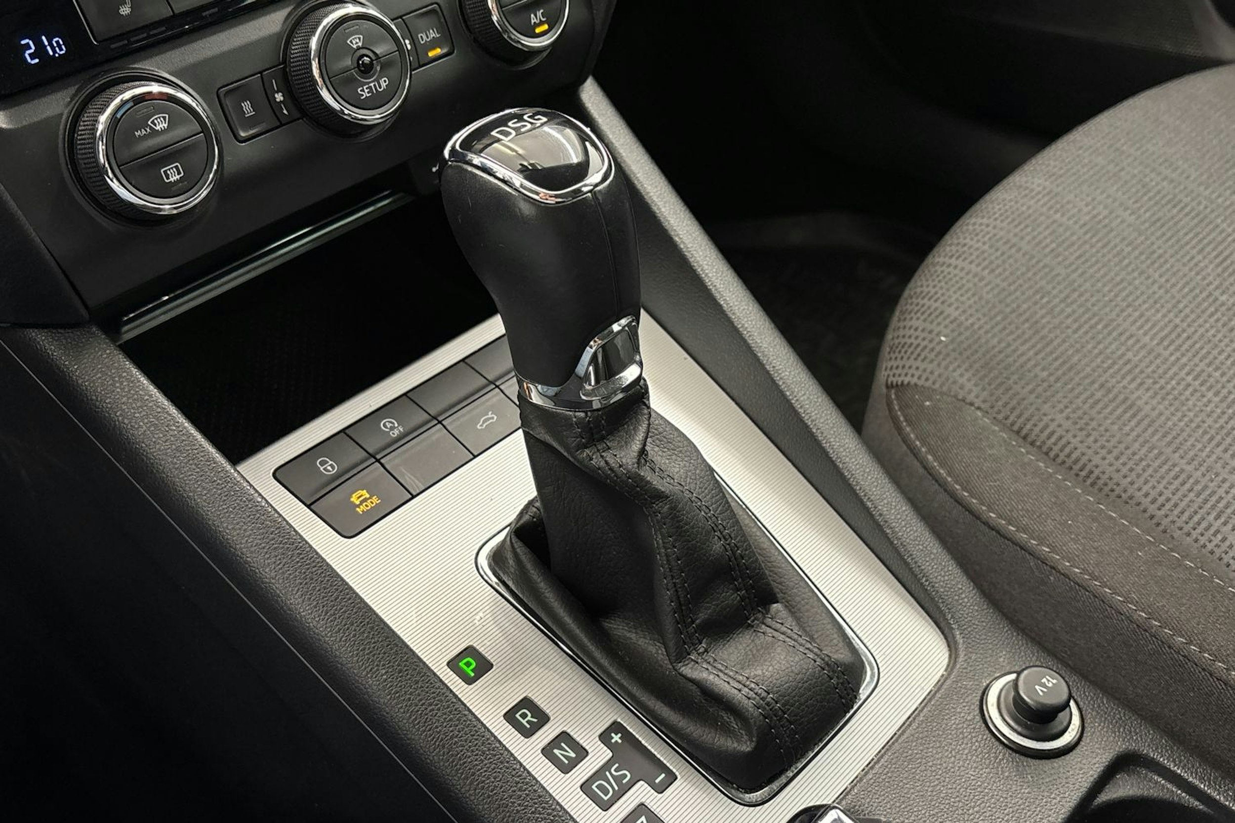 valkoinen Skoda Octavia 2015 kuva 25.