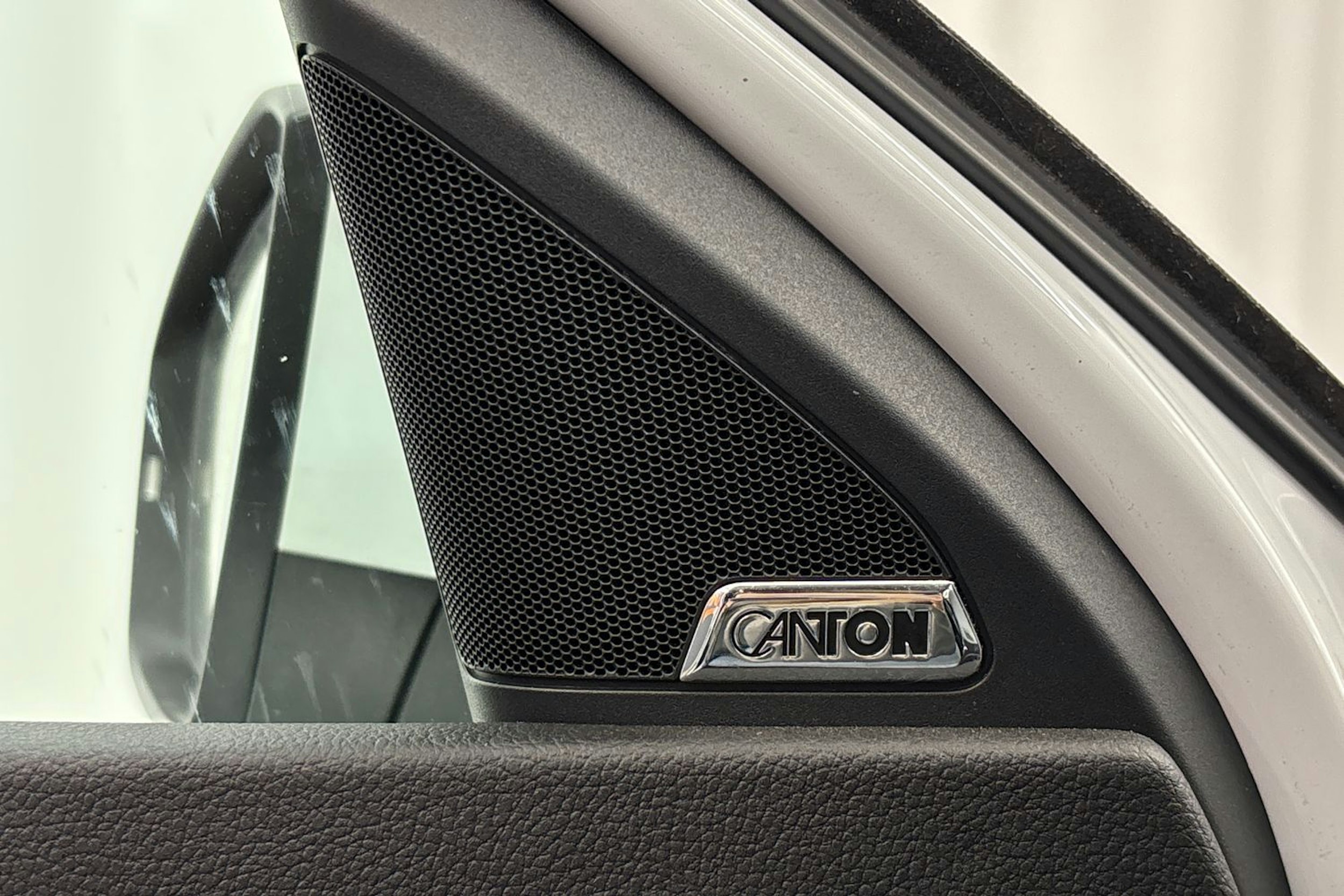 valkoinen Skoda Octavia 2015 kuva 26.