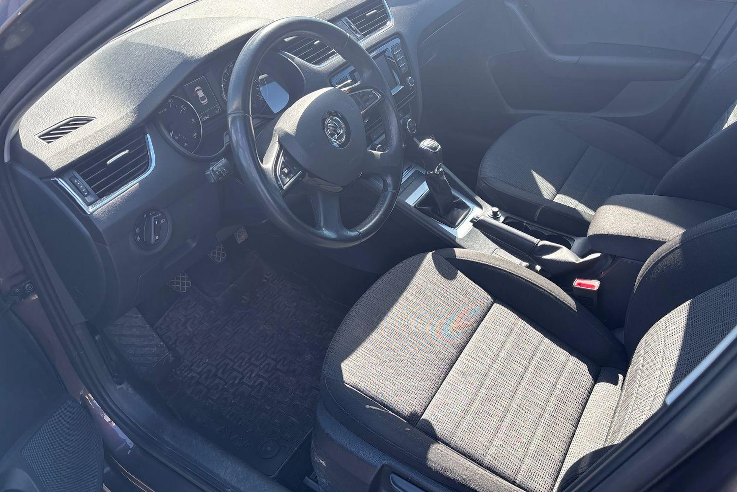 ruskea (beige) Skoda Octavia 2015 kuva 3.