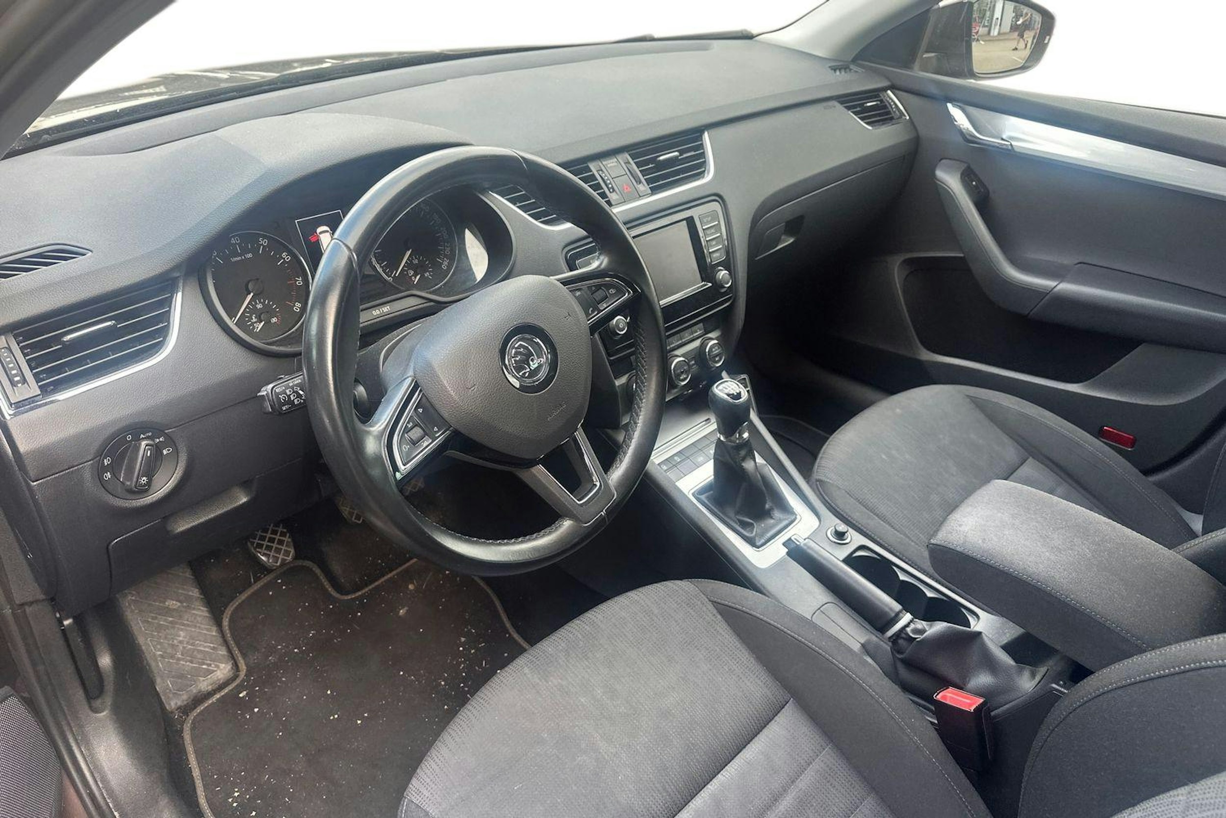 Ruskea (beige) Skoda OCTAVIA 2015 kuva 3.