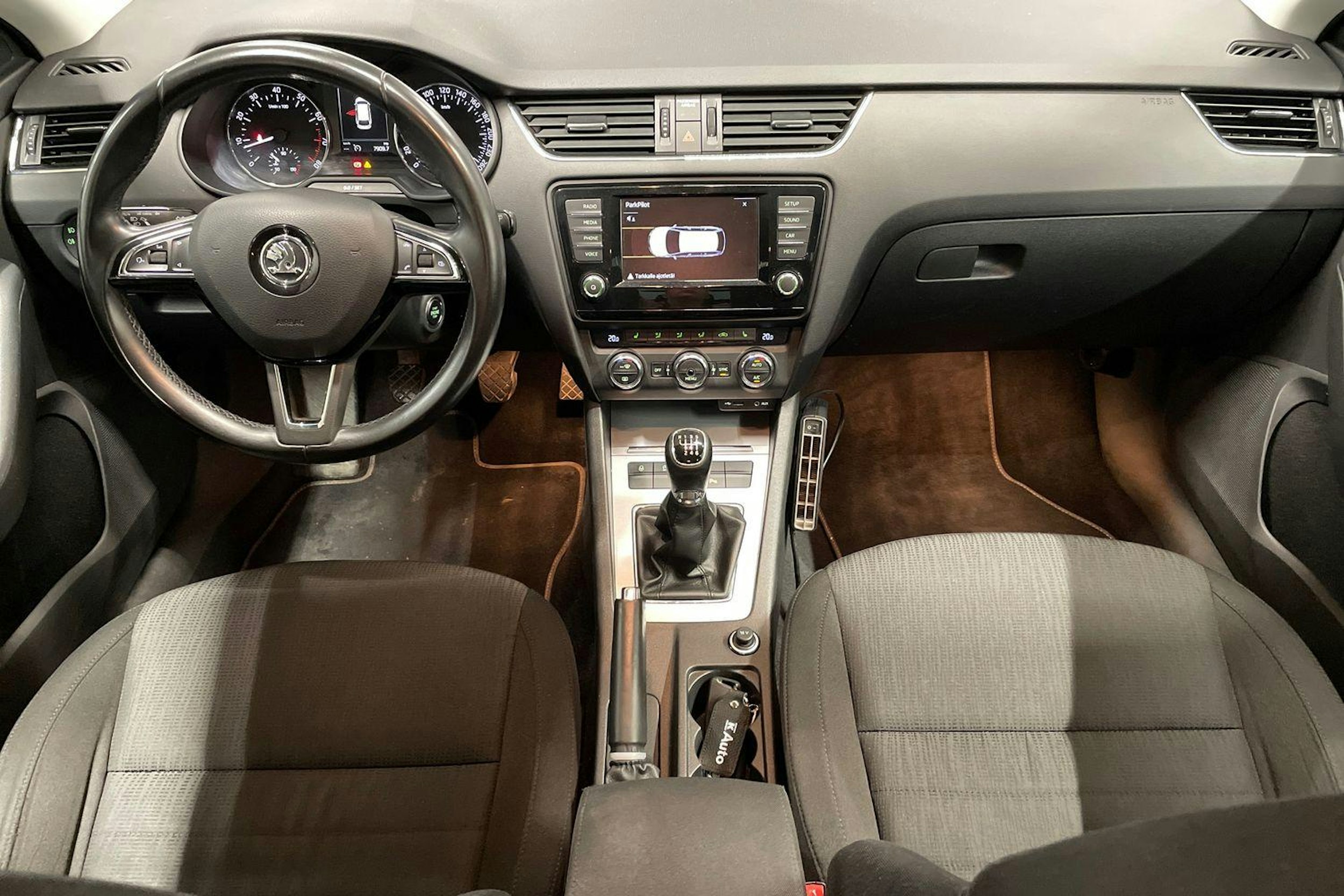 Ruskea (beige) Skoda OCTAVIA 2015 kuva 9.