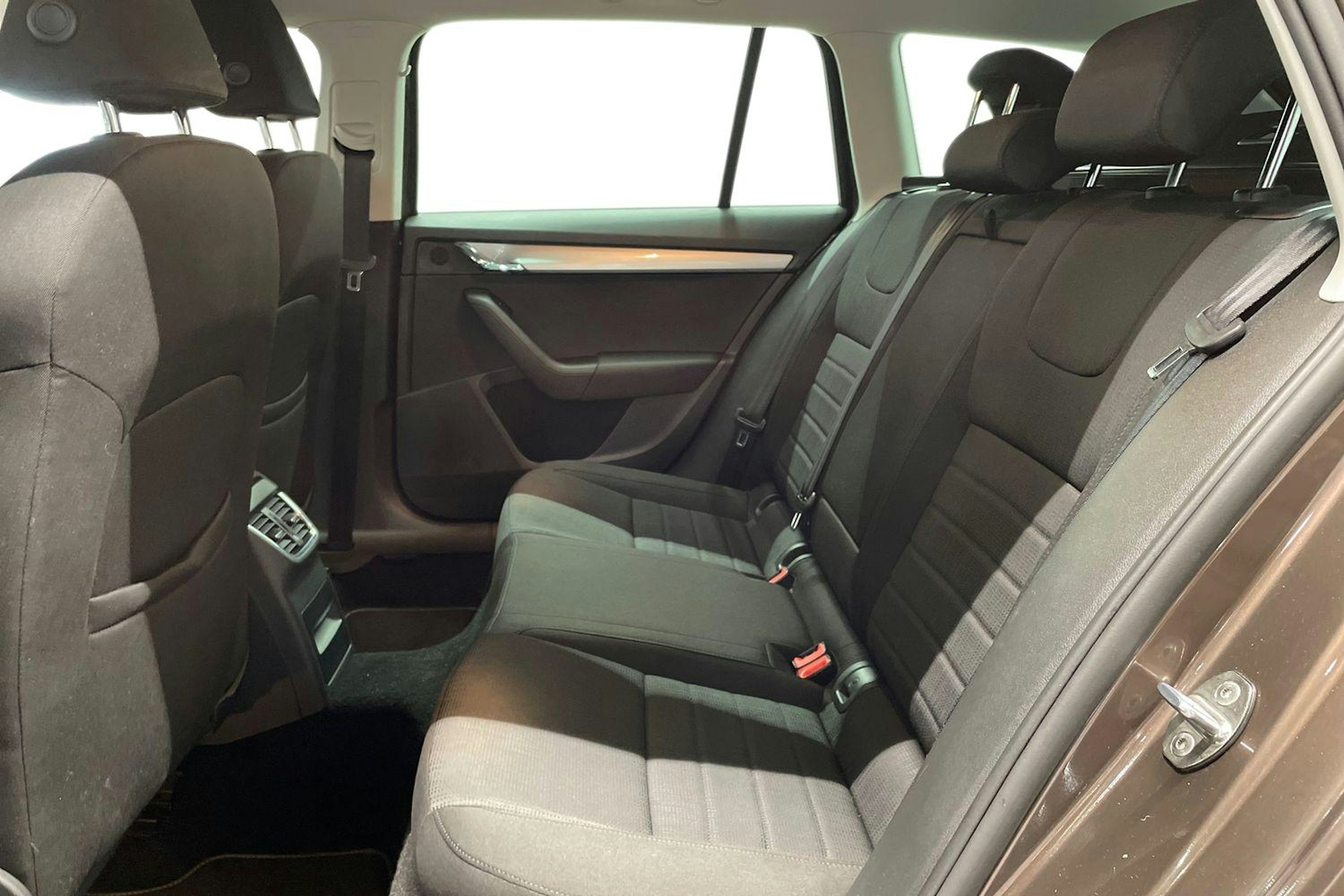 Ruskea (beige) Skoda OCTAVIA 2015 kuva 10.