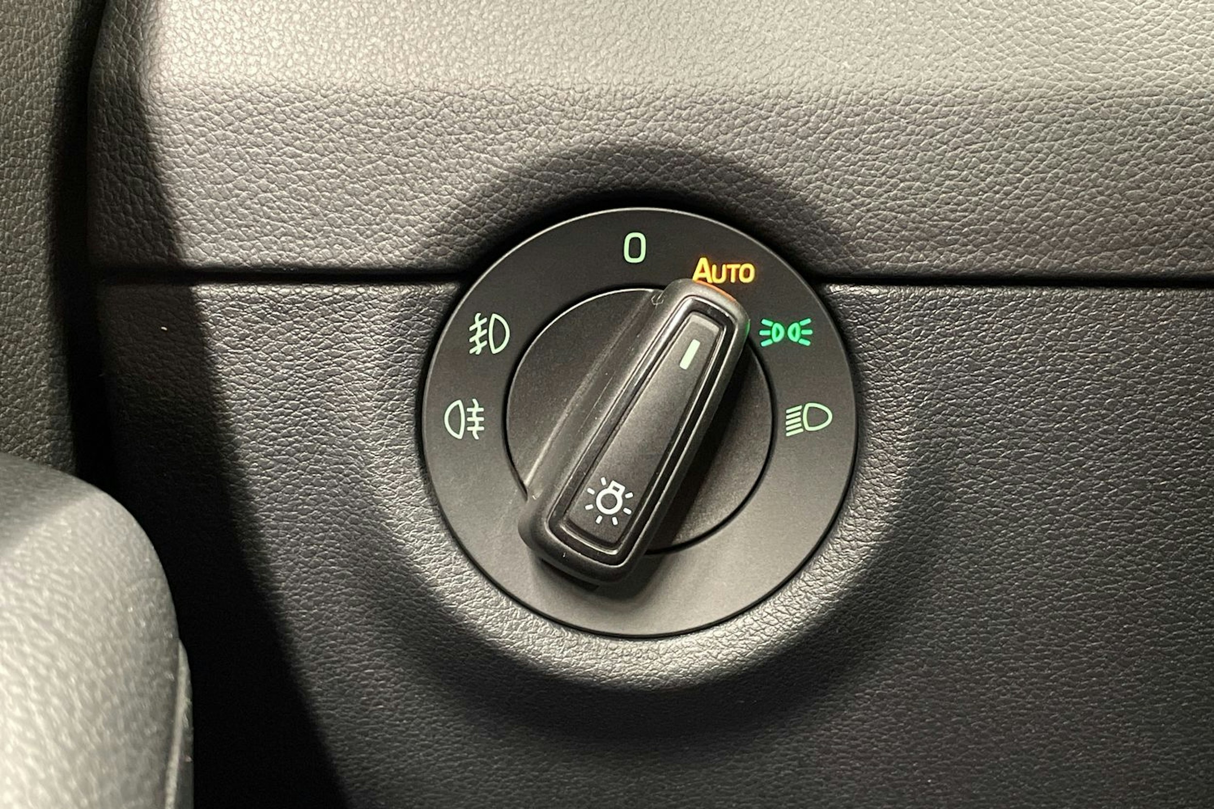Ruskea (beige) Skoda OCTAVIA 2015 kuva 23.