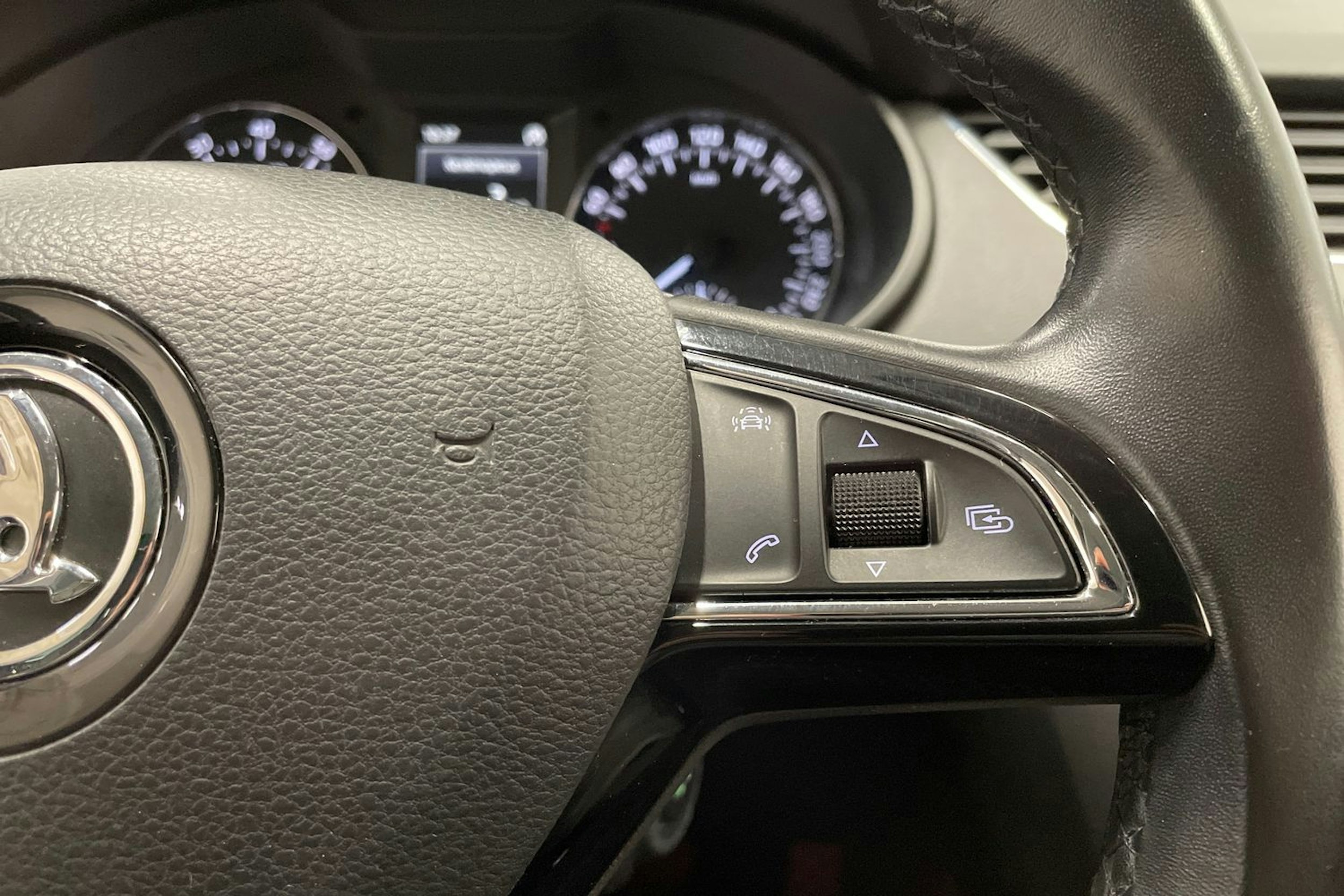Ruskea (beige) Skoda OCTAVIA 2015 kuva 25.