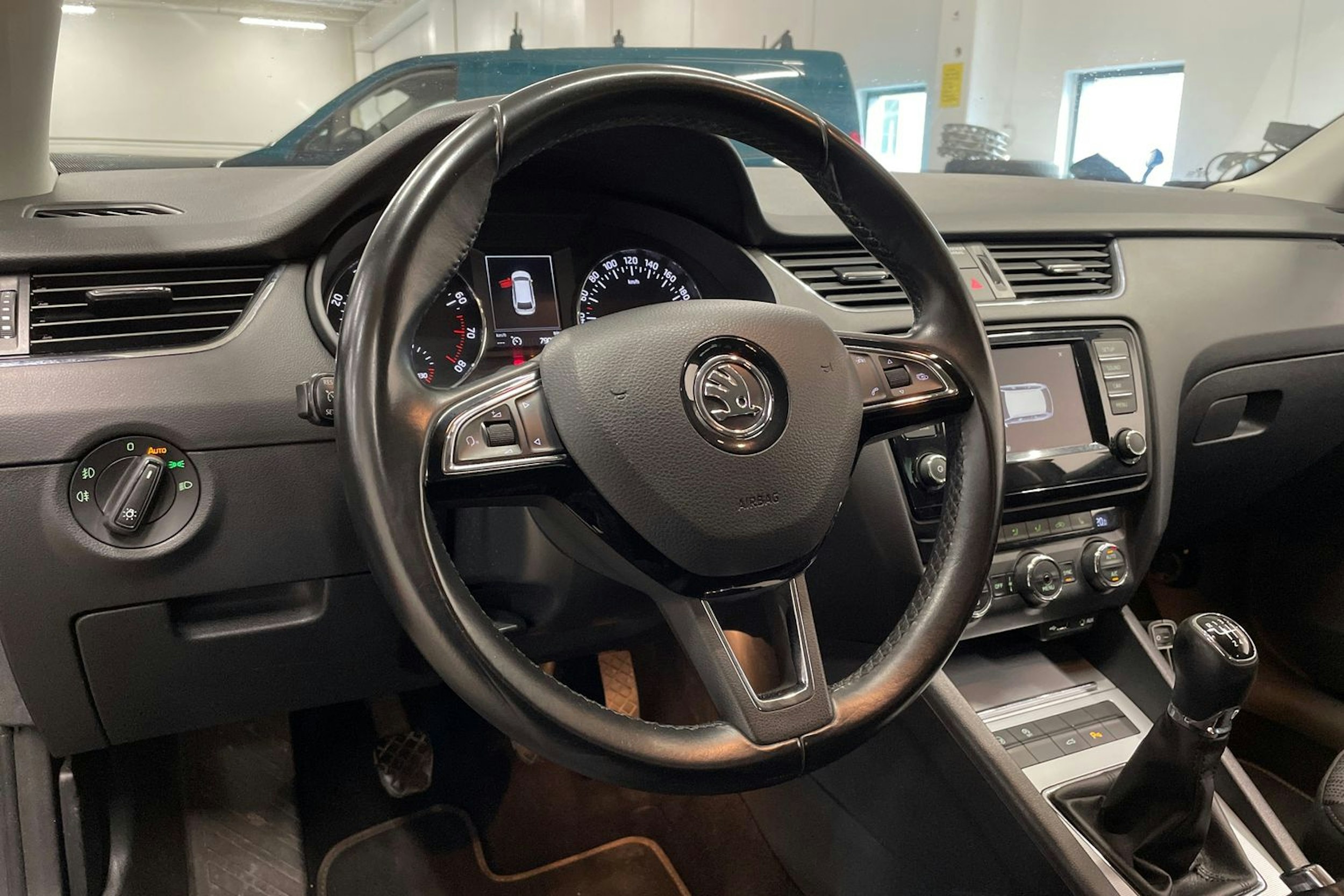 Ruskea (beige) Skoda OCTAVIA 2015 kuva 26.