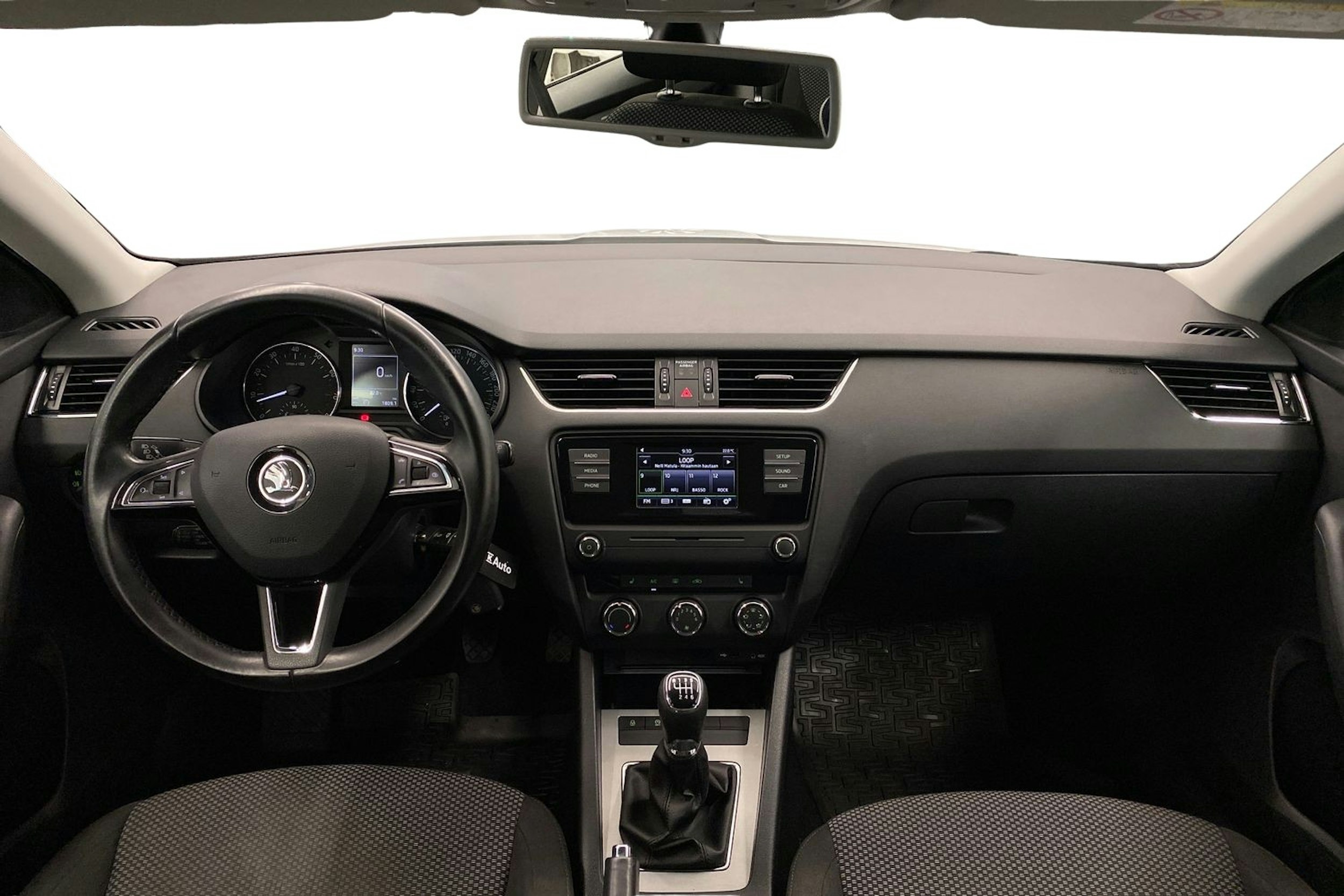 valkoinen Skoda Octavia 2015 kuva 9.