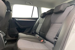valkoinen Skoda Octavia 2015 kuva 10.