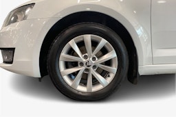 valkoinen Skoda Octavia 2015 kuva 11.