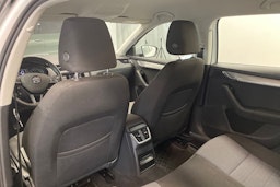 valkoinen Skoda Octavia 2015 kuva 16.