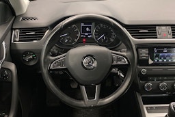 valkoinen Skoda Octavia 2015 kuva 18.