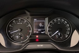 valkoinen Skoda Octavia 2015 kuva 19.
