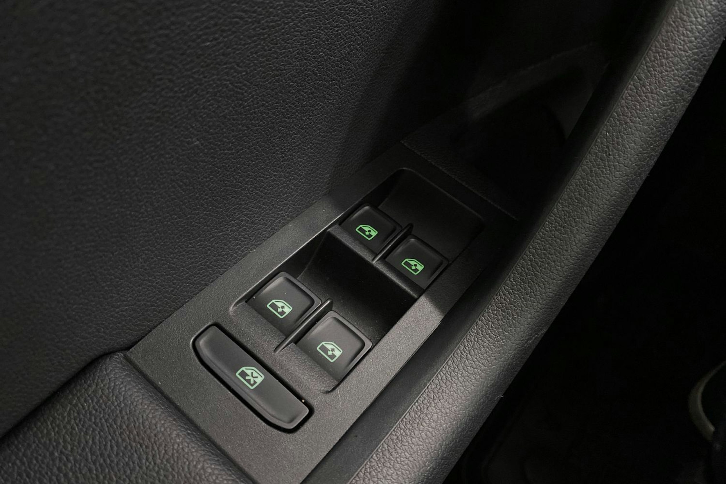valkoinen Skoda Octavia 2015 kuva 21.