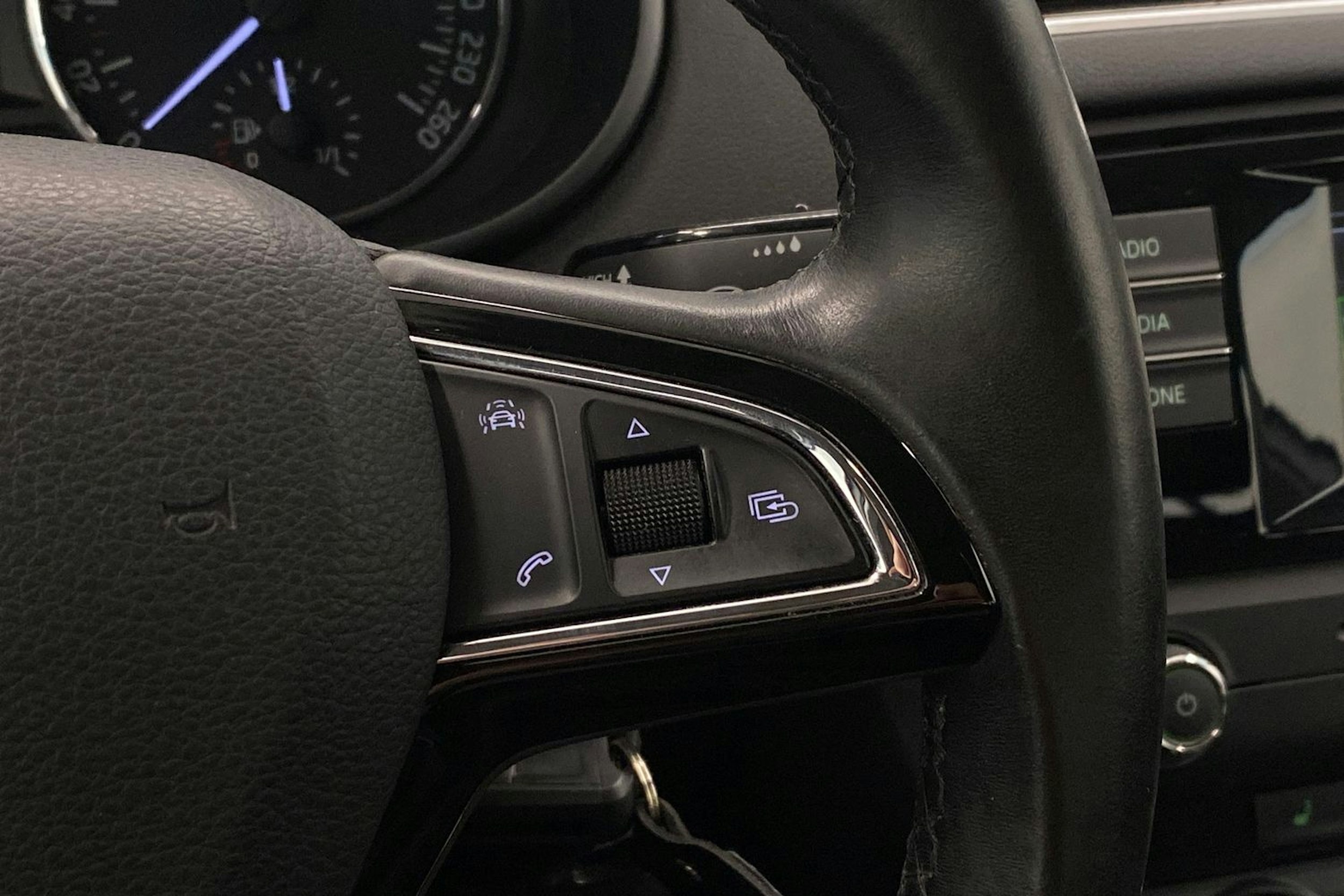 valkoinen Skoda Octavia 2015 kuva 25.