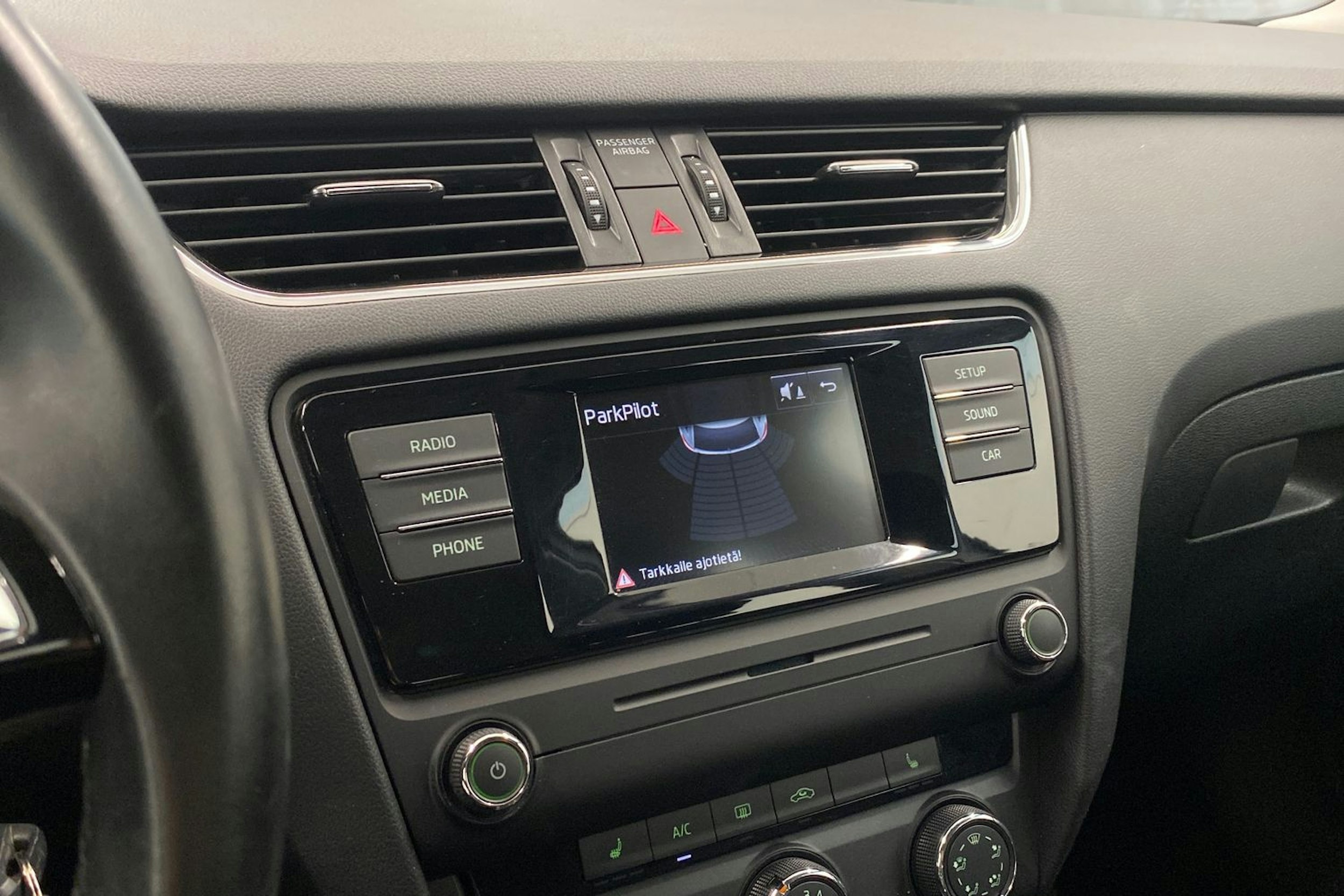 valkoinen Skoda Octavia 2015 kuva 26.