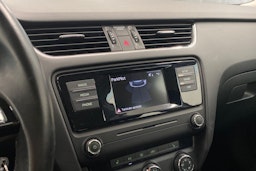 valkoinen Skoda Octavia 2015 kuva 26.