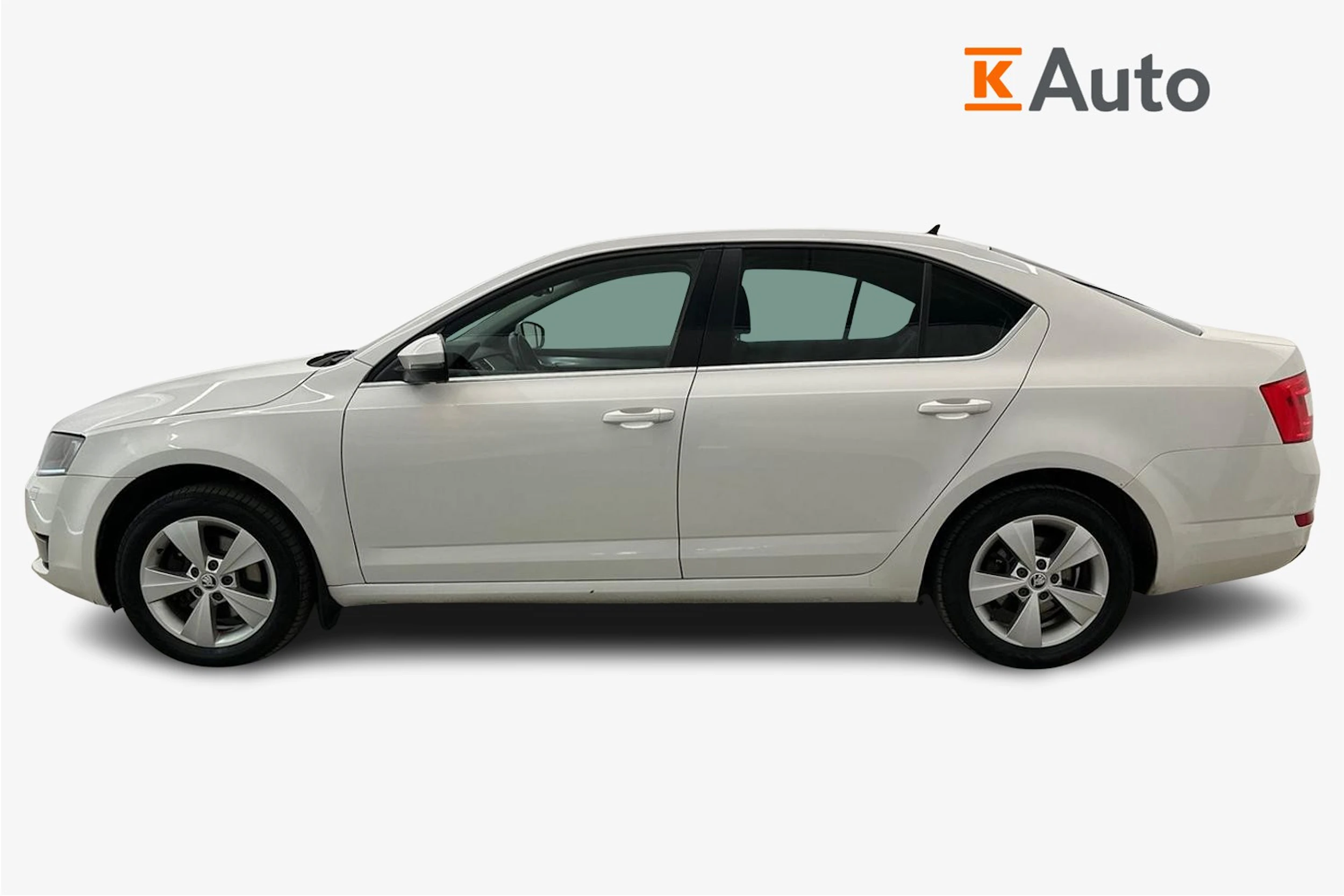 Valkoinen Skoda OCTAVIA 2016 kuva 5.