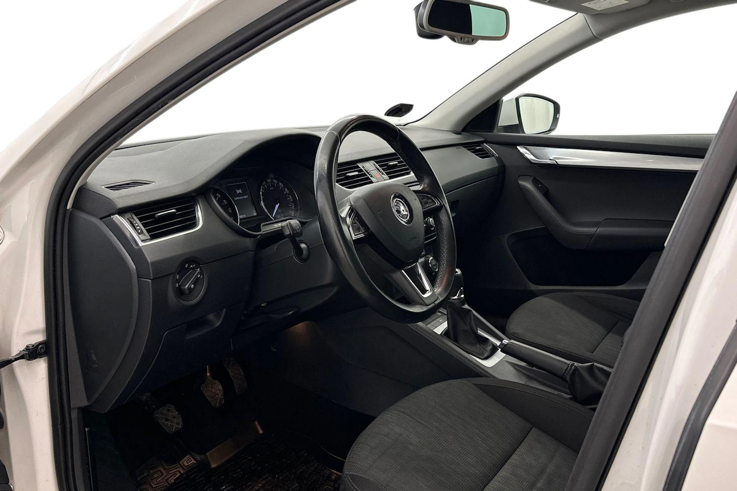 Valkoinen Skoda OCTAVIA 2016 kuva 6.
