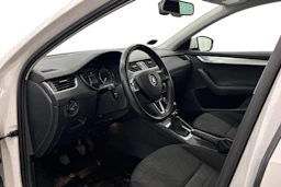 Valkoinen Skoda OCTAVIA 2016 kuva 6.