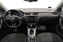 Valkoinen Skoda OCTAVIA 2016 kuva 7.