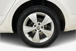 Valkoinen Skoda OCTAVIA 2016 kuva 9.