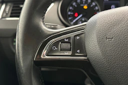 Valkoinen Skoda OCTAVIA 2016 kuva 11.