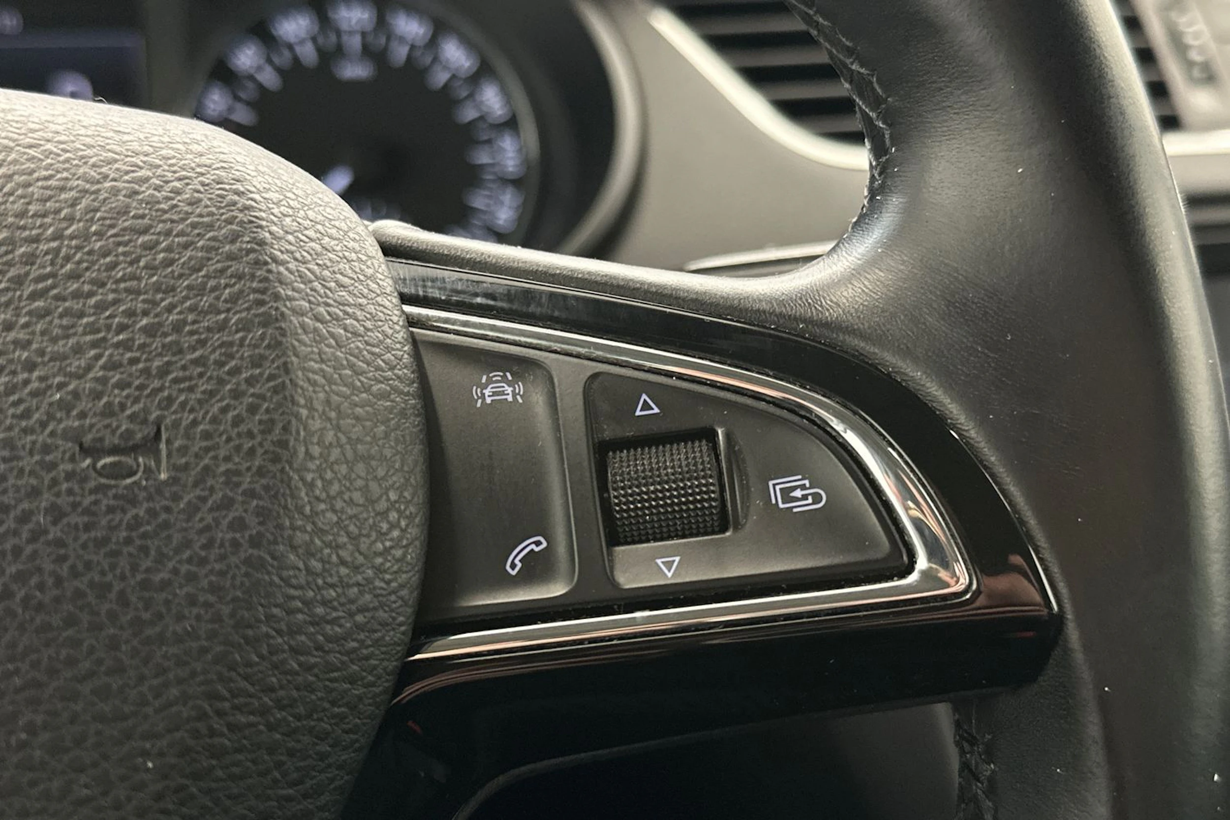 Valkoinen Skoda OCTAVIA 2016 kuva 12.