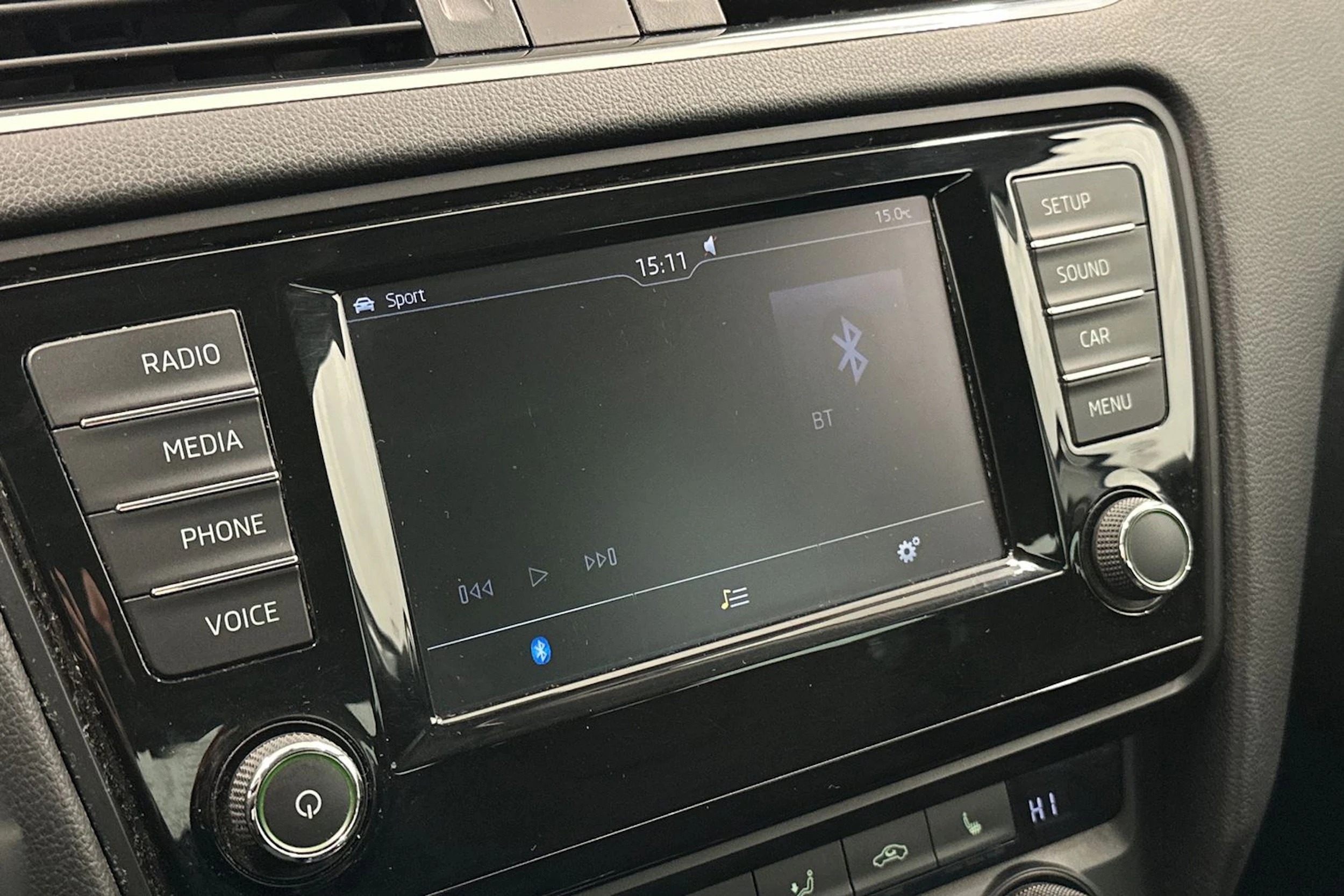 Valkoinen Skoda OCTAVIA 2016 kuva 13.